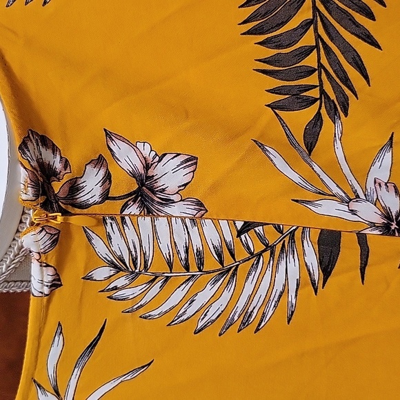 Lane Bryant Womens Jumpsuit Yellow Floral Tie Waist V Neck in Size 16 - Picture 8 of 14